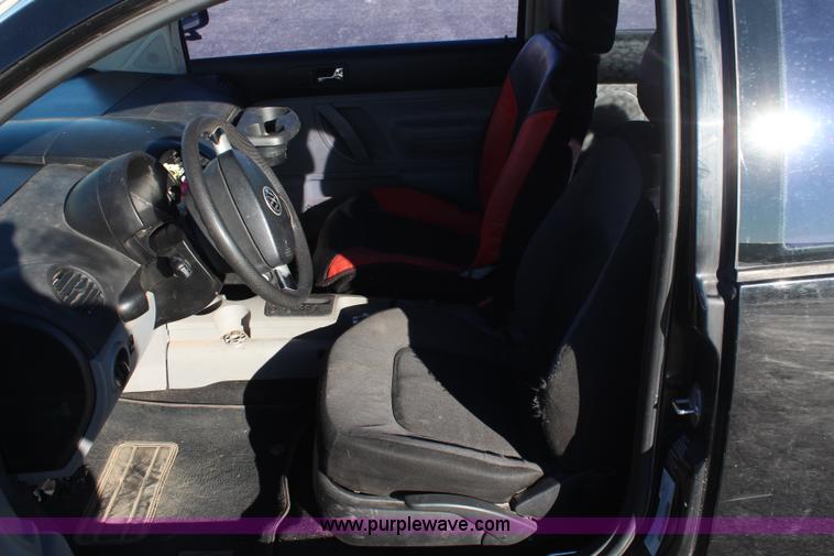 image for item I2390 1999 Volkswagen New Beetle GLS