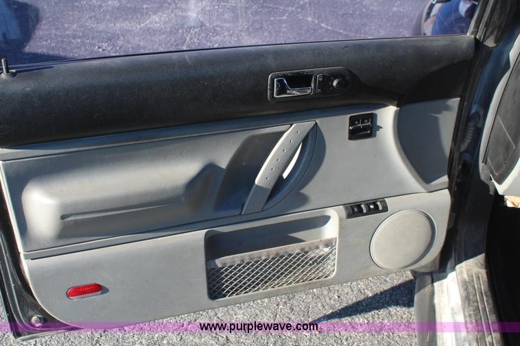 image for item I2390 1999 Volkswagen New Beetle GLS