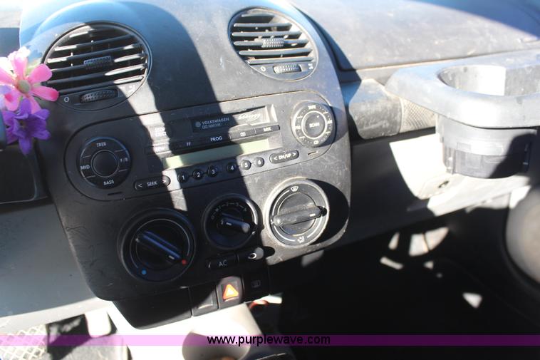 image for item I2390 1999 Volkswagen New Beetle GLS