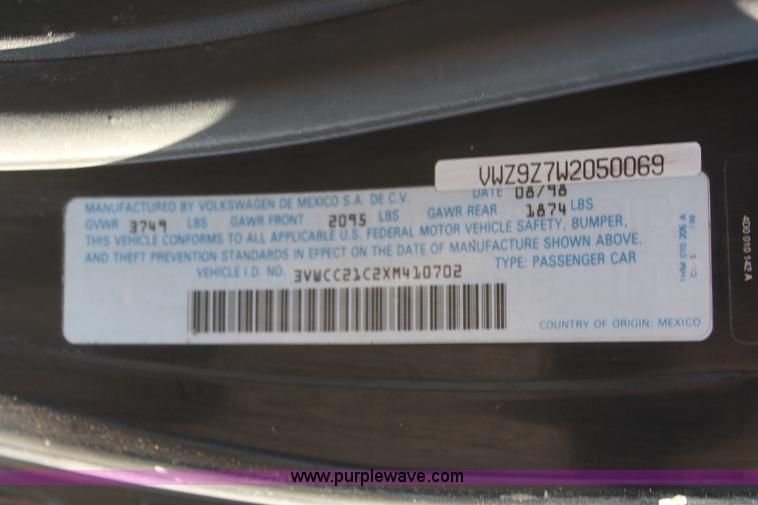 image for item I2390 1999 Volkswagen New Beetle GLS