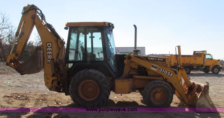 image for item I3182 1999 John Deere 310SE backhoe