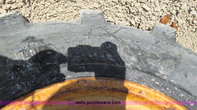 image for item I3182 1999 John Deere 310SE backhoe