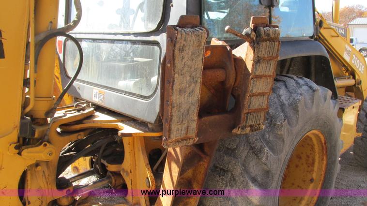 image for item I3182 1999 John Deere 310SE backhoe