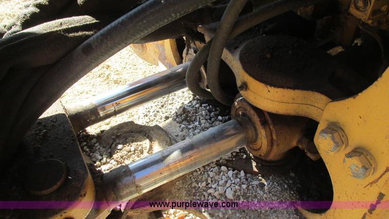 image for item I3182 1999 John Deere 310SE backhoe