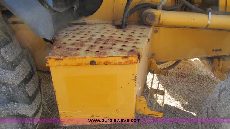 image for item I3182 1999 John Deere 310SE backhoe