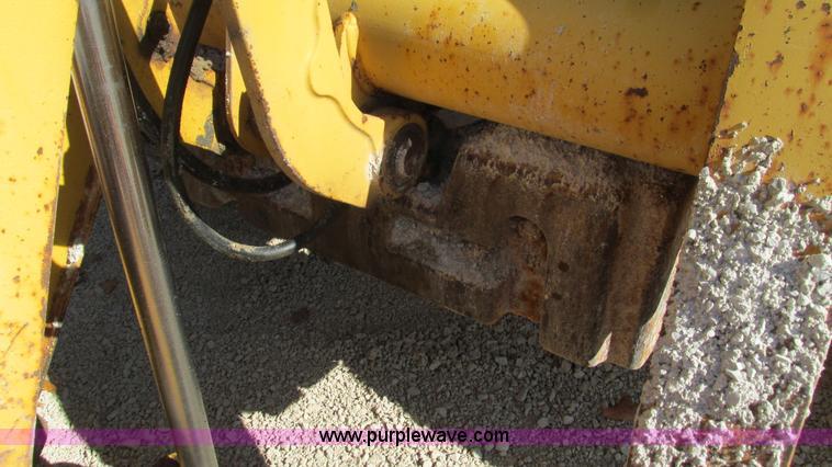 image for item I3182 1999 John Deere 310SE backhoe