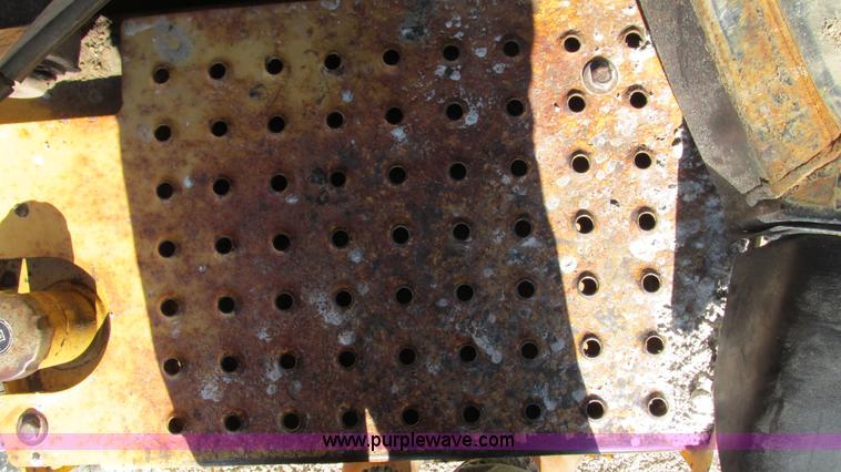 image for item I3182 1999 John Deere 310SE backhoe