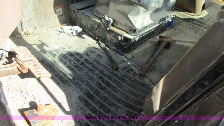 image for item I3182 1999 John Deere 310SE backhoe