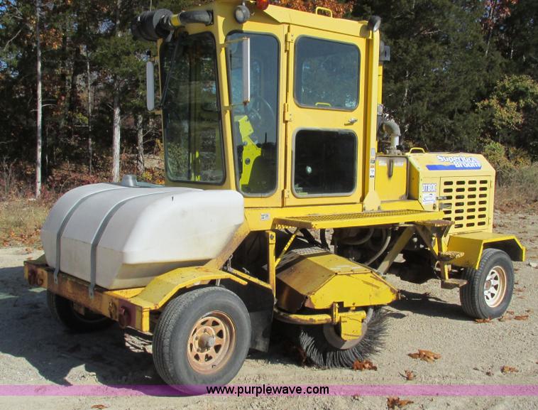 image for item I3183 Superior DT80C broom