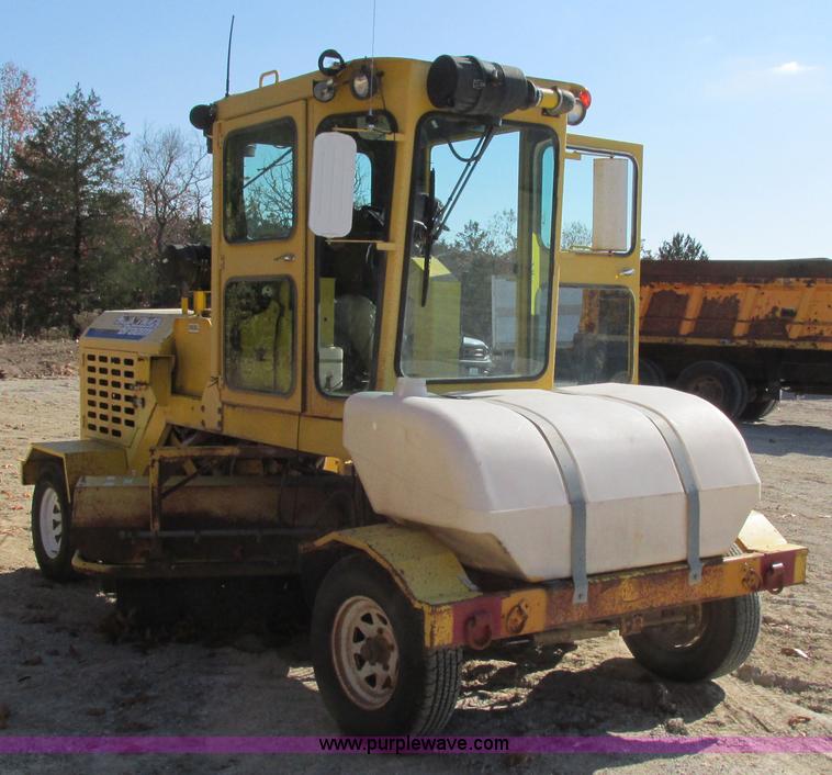 image for item I3183 Superior DT80C broom