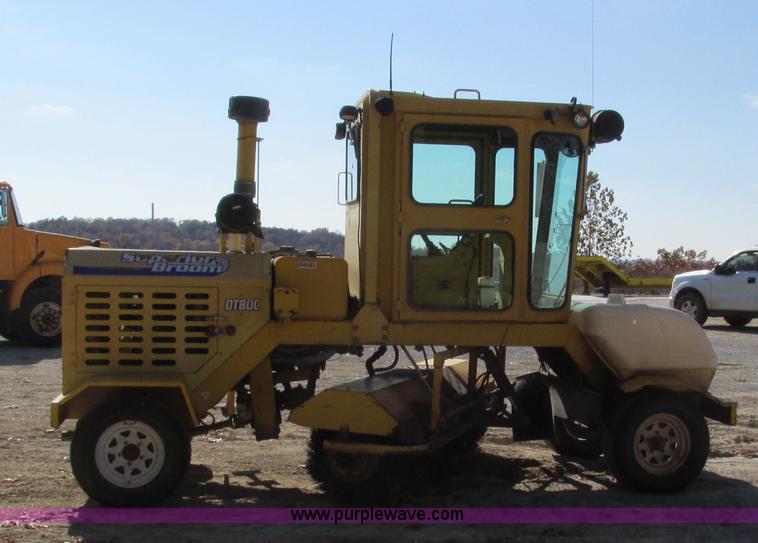 image for item I3183 Superior DT80C broom