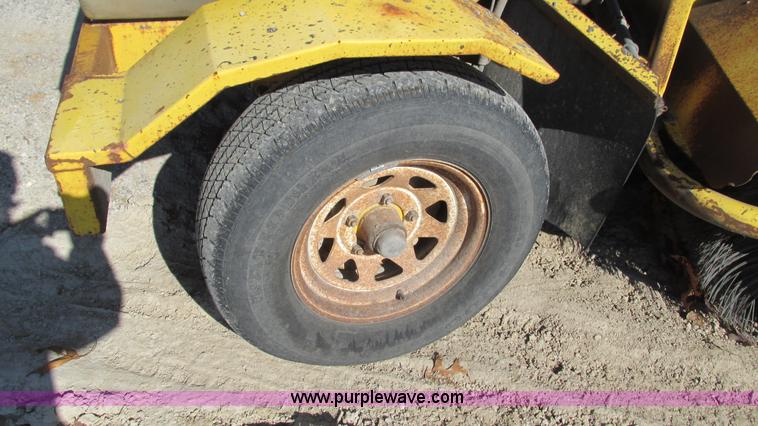 image for item I3183 Superior DT80C broom