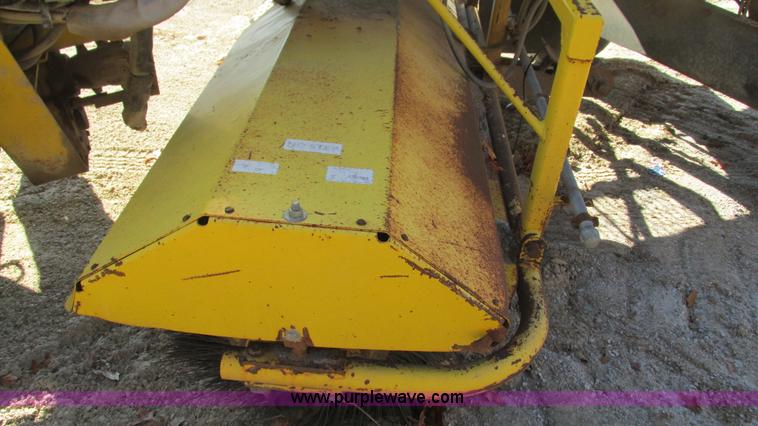 image for item I3183 Superior DT80C broom