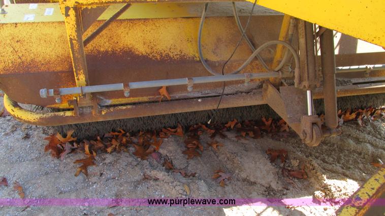 image for item I3183 Superior DT80C broom