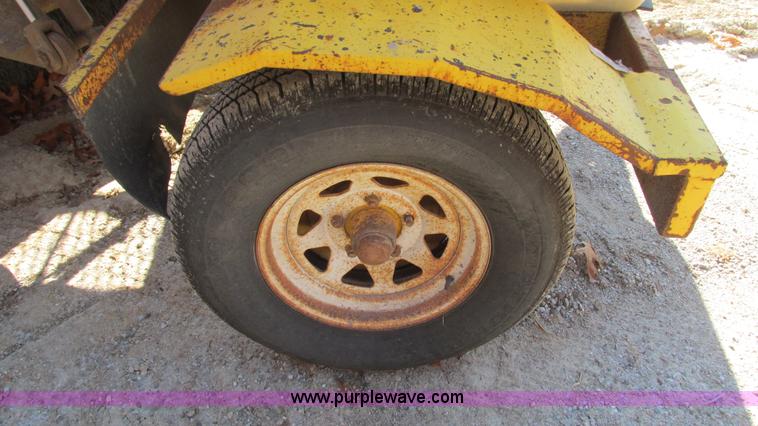 image for item I3183 Superior DT80C broom