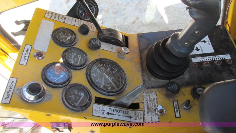 image for item I3183 Superior DT80C broom