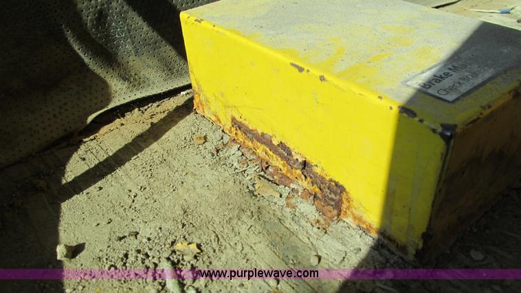 image for item I3183 Superior DT80C broom