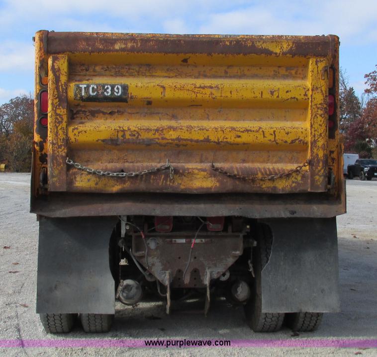 image for item I3184 2000 Volvo WG dump truck