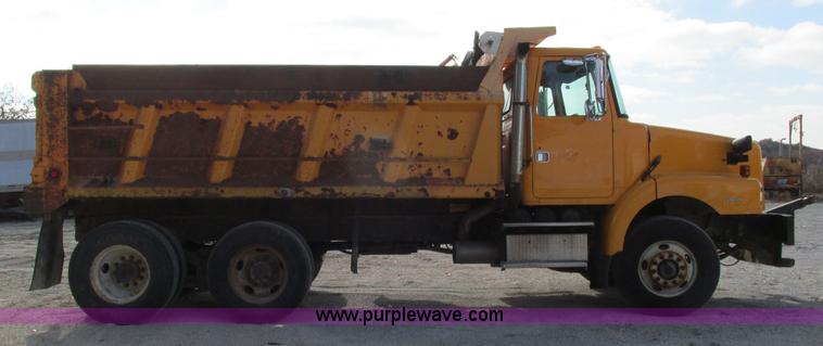 image for item I3184 2000 Volvo WG dump truck