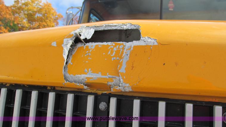 image for item I3184 2000 Volvo WG dump truck