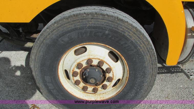 image for item I3184 2000 Volvo WG dump truck