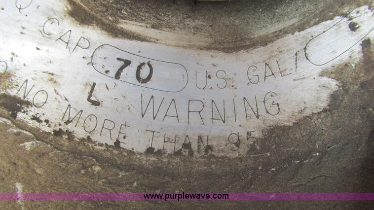 image for item I3184 2000 Volvo WG dump truck