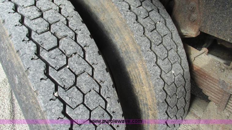 image for item I3184 2000 Volvo WG dump truck