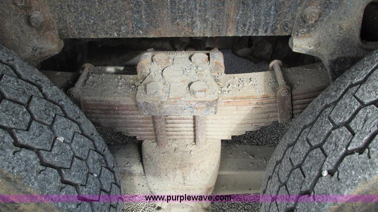 image for item I3184 2000 Volvo WG dump truck