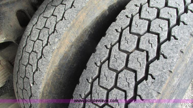 image for item I3184 2000 Volvo WG dump truck