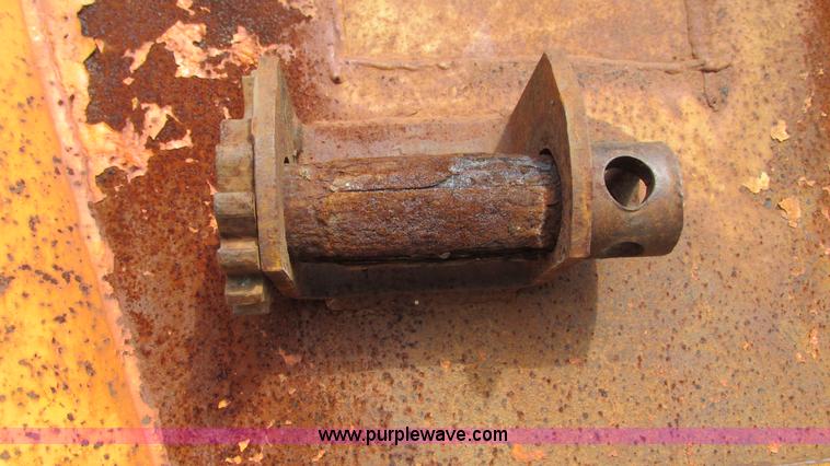 image for item I3184 2000 Volvo WG dump truck