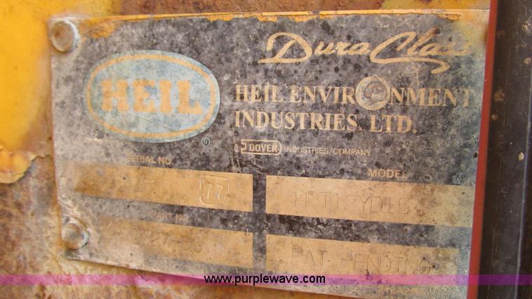 image for item I3184 2000 Volvo WG dump truck