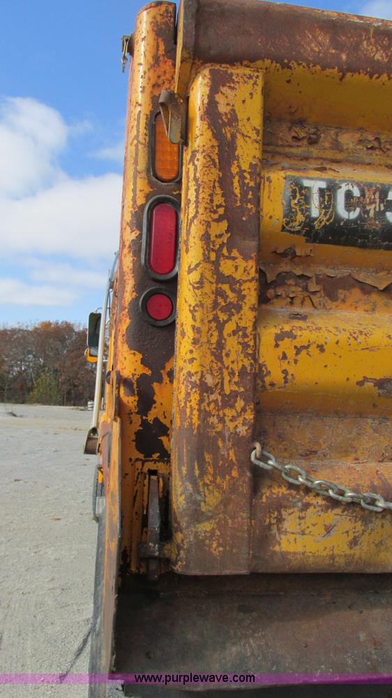 image for item I3184 2000 Volvo WG dump truck