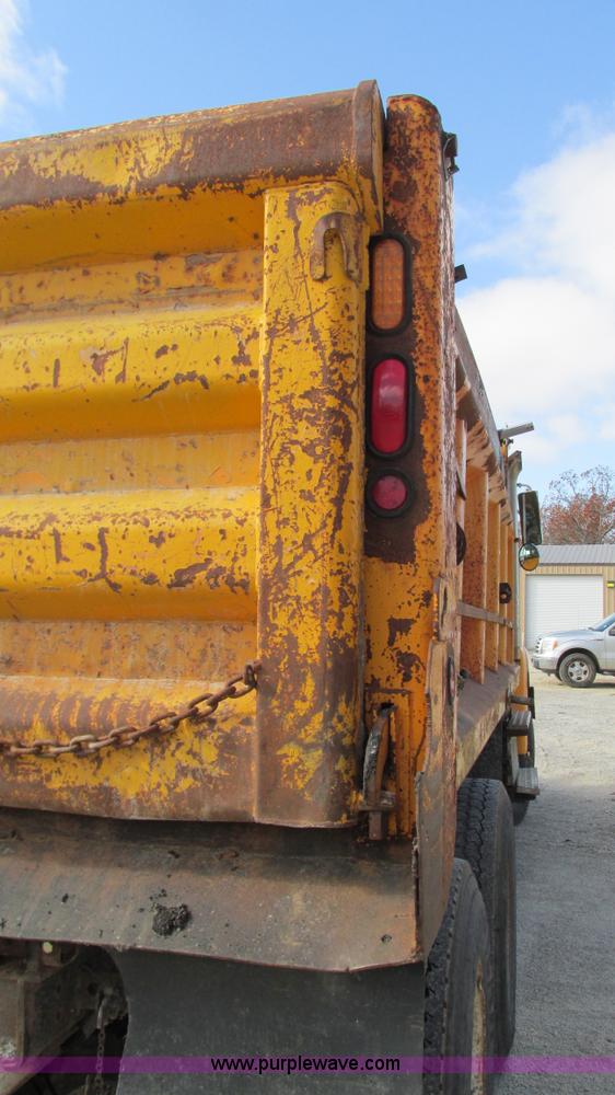 image for item I3184 2000 Volvo WG dump truck