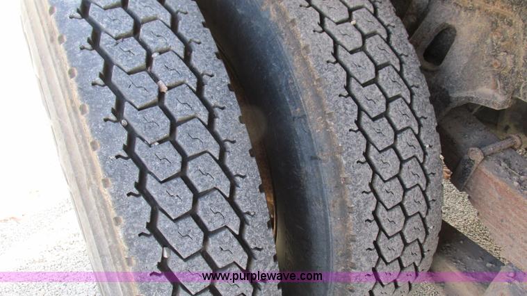 image for item I3184 2000 Volvo WG dump truck