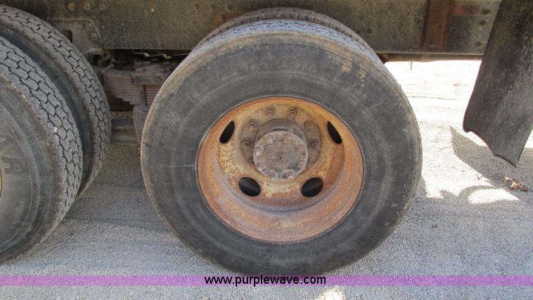 image for item I3184 2000 Volvo WG dump truck