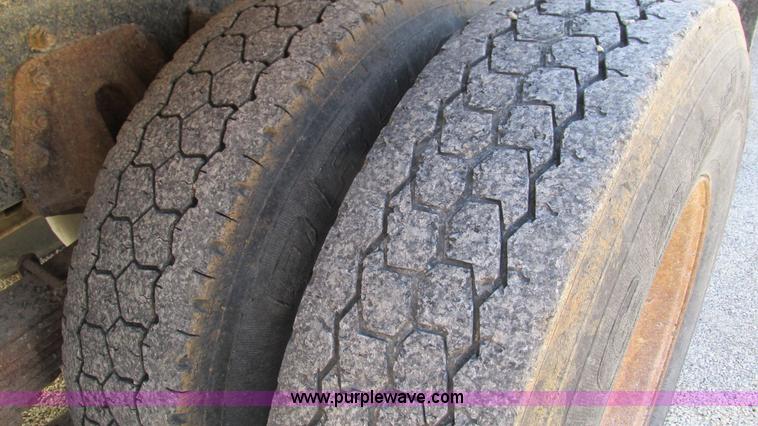 image for item I3184 2000 Volvo WG dump truck