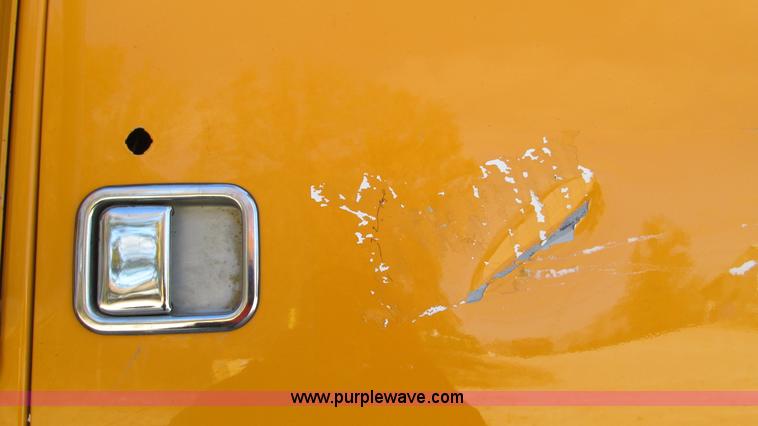 image for item I3184 2000 Volvo WG dump truck