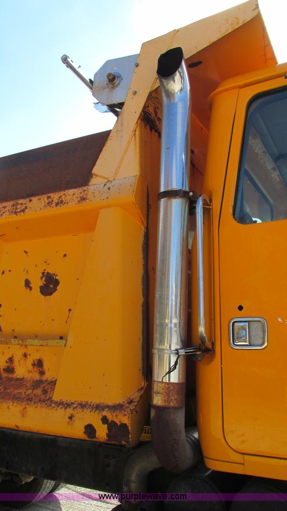 image for item I3184 2000 Volvo WG dump truck