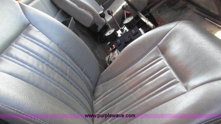 image for item I3184 2000 Volvo WG dump truck