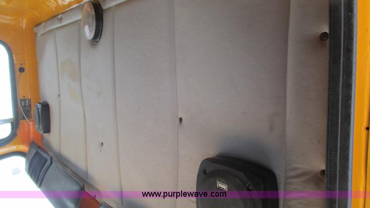 image for item I3184 2000 Volvo WG dump truck