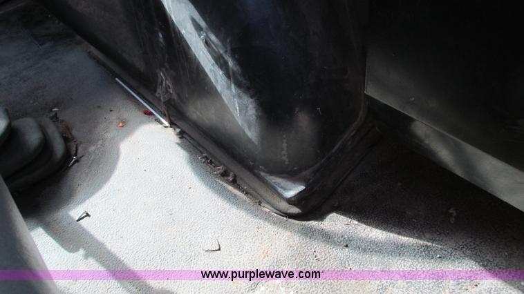 image for item I3184 2000 Volvo WG dump truck