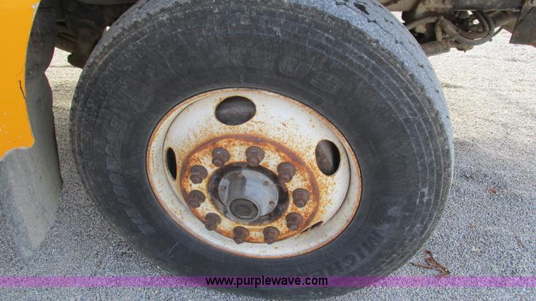 image for item I3184 2000 Volvo WG dump truck