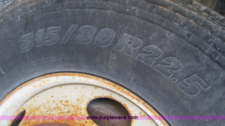 image for item I3184 2000 Volvo WG dump truck