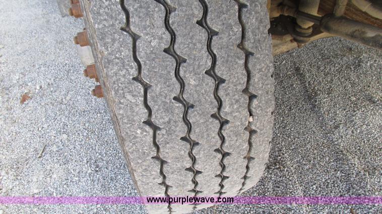 image for item I3184 2000 Volvo WG dump truck