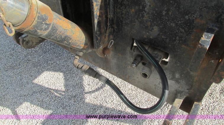 image for item I3184 2000 Volvo WG dump truck