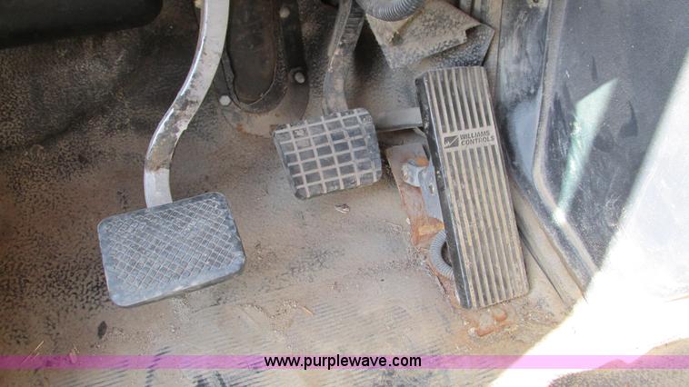 image for item I3184 2000 Volvo WG dump truck