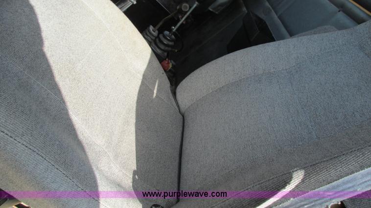 image for item I3184 2000 Volvo WG dump truck