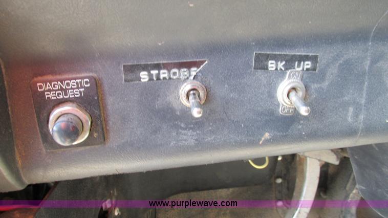 image for item I3184 2000 Volvo WG dump truck