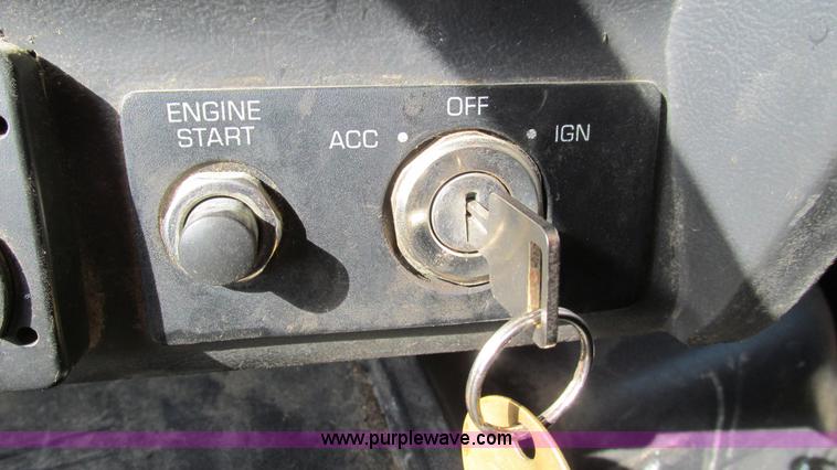 image for item I3184 2000 Volvo WG dump truck