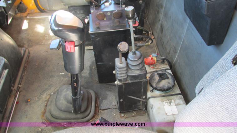 image for item I3184 2000 Volvo WG dump truck